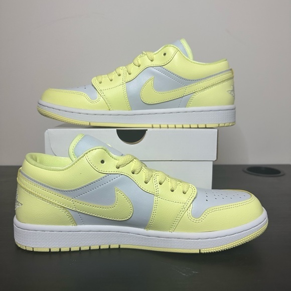 Air Jordan 1 Low 'Lemonade' Platinum Citron White DC0774-007 Womens 10/Men’s 8.5 - Picture 2 of 7